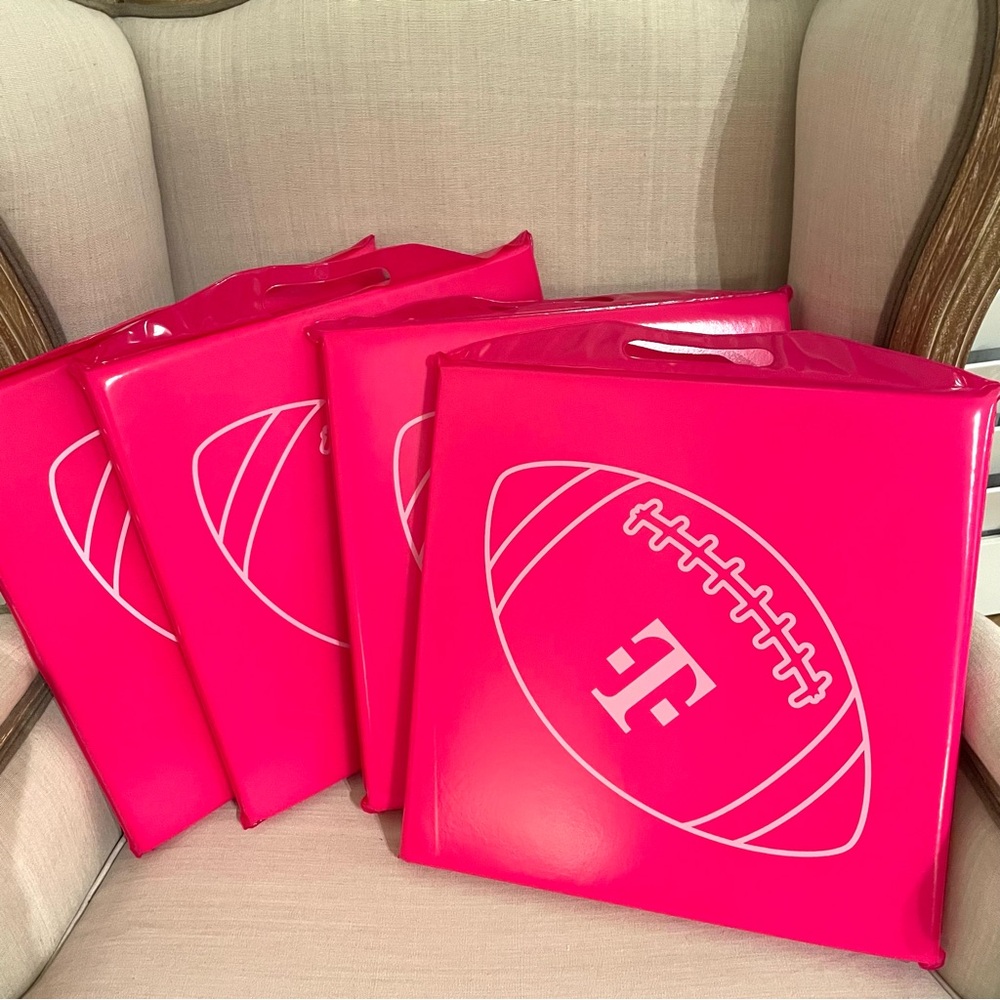 🩷 4 pcs T-Mobile Seat Cushion Football Game Stadium concert picnic outdoor Pink